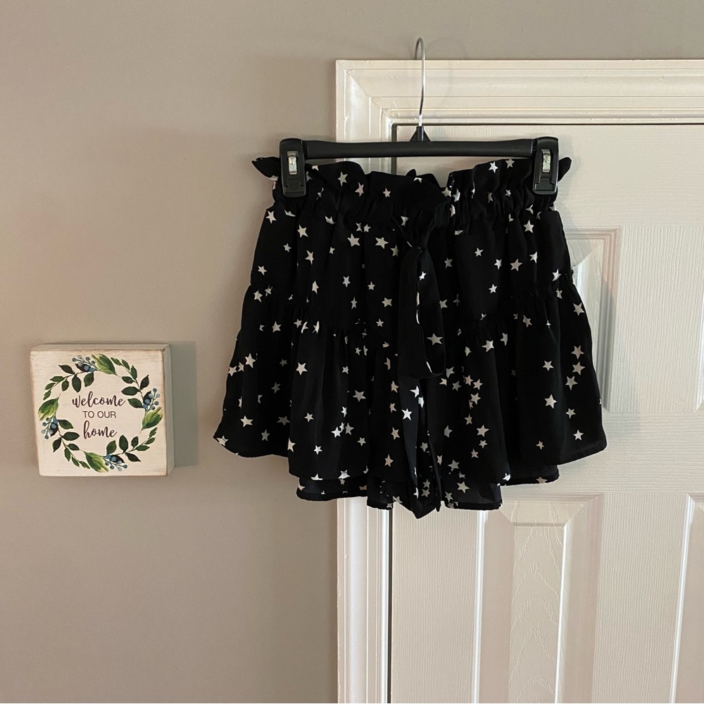 Skylar & Madison Black Tiered Ruffle Shorts White Stars Paper Bag Medium